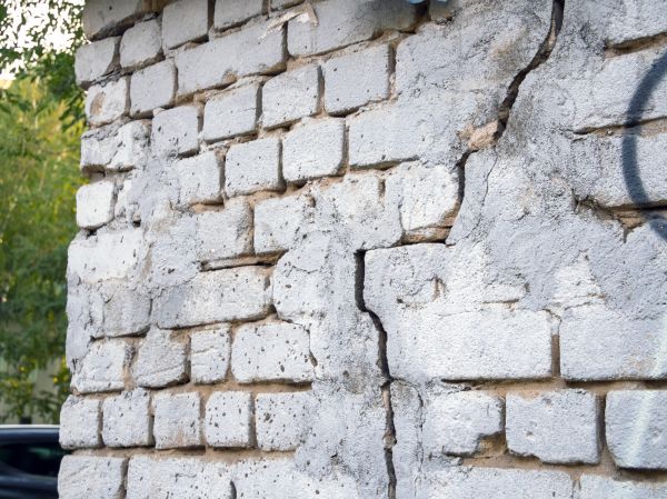 Cracked Brick Wall Repair in Bellevue