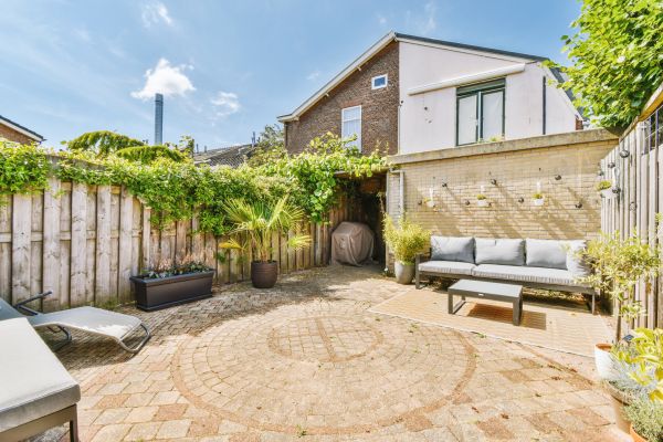 Courtyard Wall Repair in Bellevue
